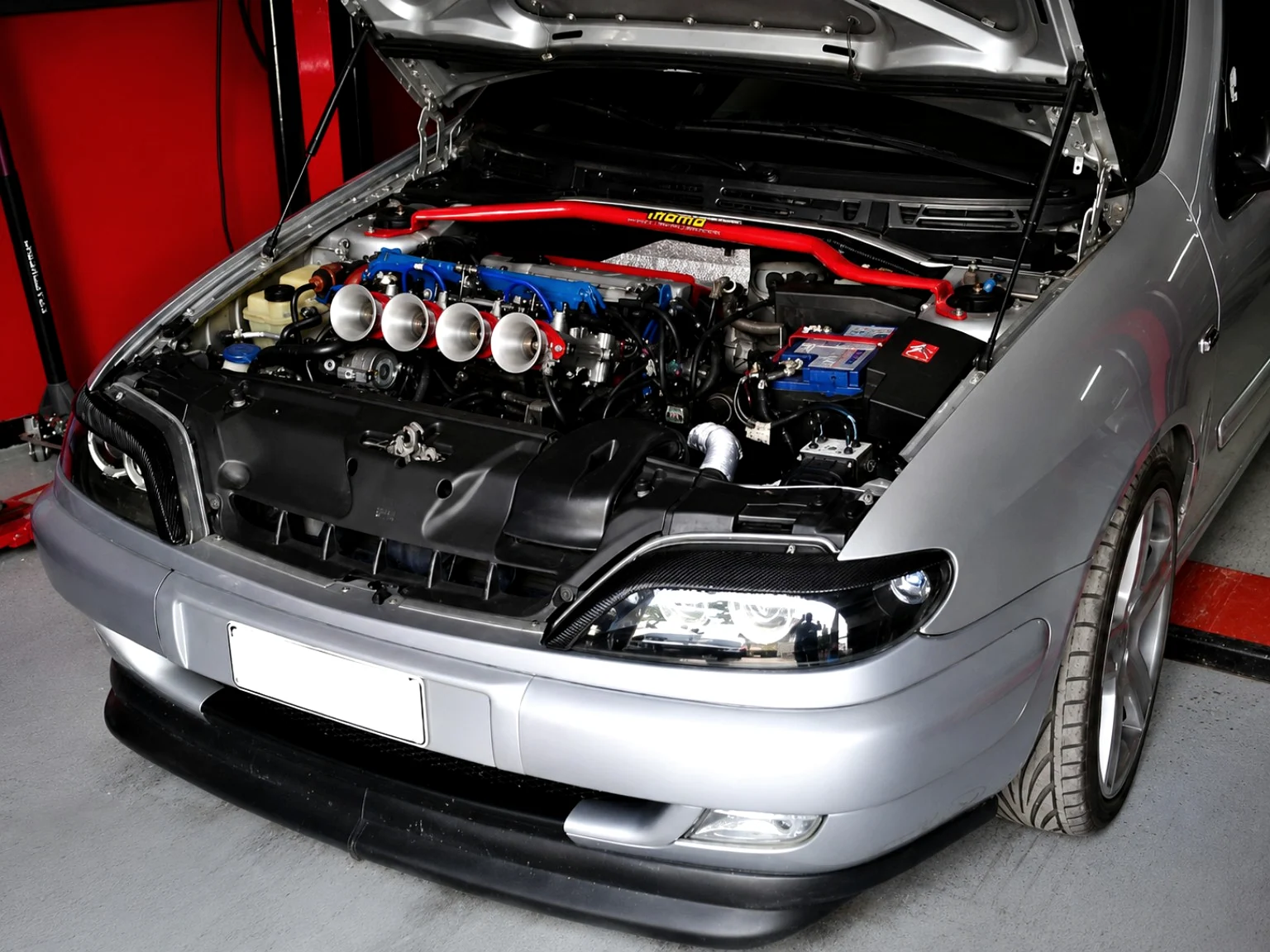 Performance engine bay with individual throttle bodies